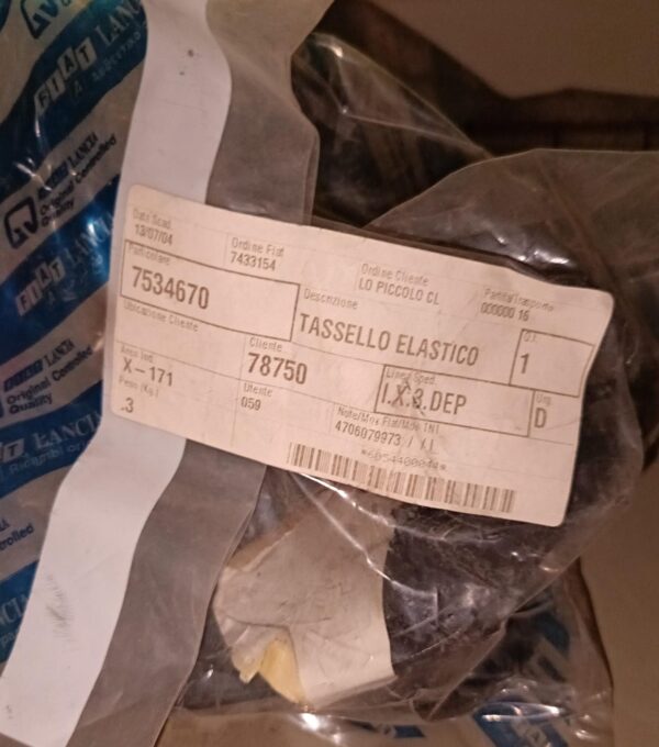 Tassello elastico FIAT 7534670 per FIAT Uno
